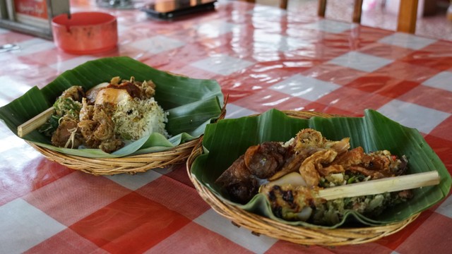 Nasi campur di Warung Teges Ubud, Bali Foto: Safira Maharani/ kumparan