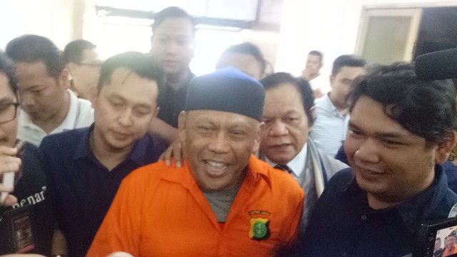 Tersangka Makar Eggi Sudjana (tengah) kembali diperiksa penyidik Polda Metro Jaya. Foto: Maulana Ramadhan/kumparan