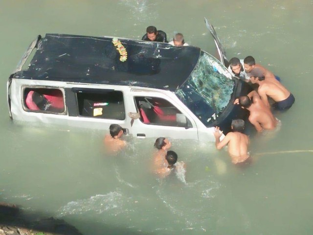 Satu Unit Mobil Terjun ke Sungai di Mandailing Natal, Sumut