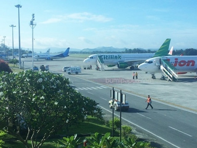 Apron Bandara Sentani, Kabupaten Jayapura. (BumiPapua.com/Katharina)