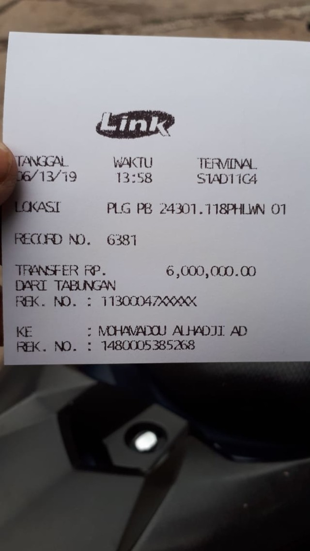 Bukti pelunasan gaji pemain Sriwijaya FC.
