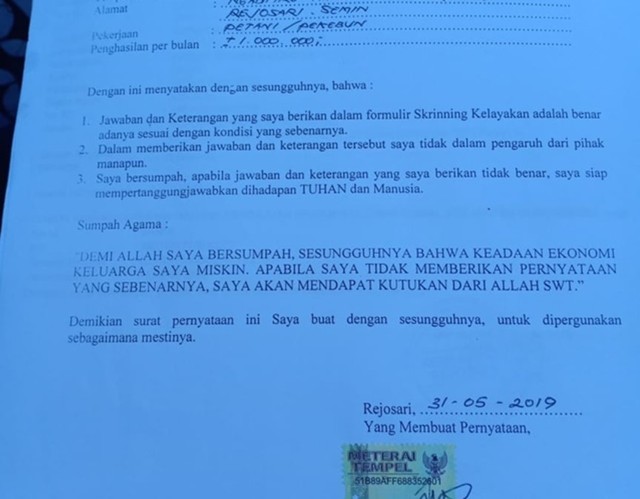 Surat Pernyataan Miskin yang berisikan sumpah agama dan ditandatangani oleh Narmi (55), warga Gunungkidul. Foto: Dok. Tugu Jogja.