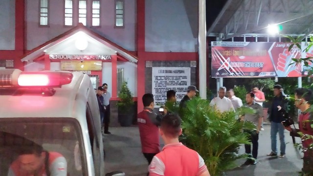 Setya Novanto (ketiga kanan) saat akan dipindahkan ke Lapas Gunung Sindur. Foto: Rachmadi Rasyad/kumparan