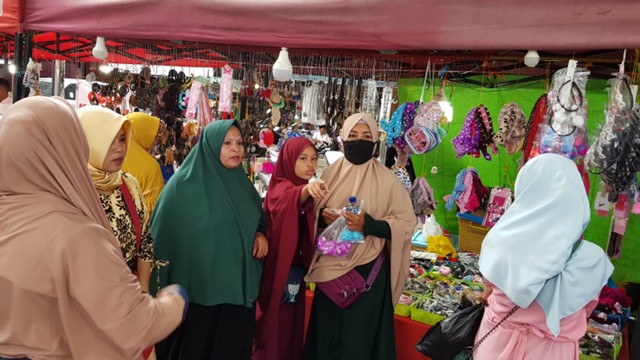 Foto: Berburu Pernak-pernik di Acara Haul Guru Tua | kumparan.com