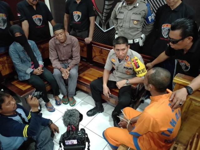 Kisah Cinta Segitiga di Balik “Gadai” Istri