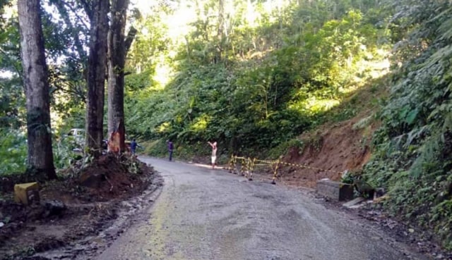 Jalan Raya Malang-Lumajang kembali dibuka setelah tertutup material longsor.