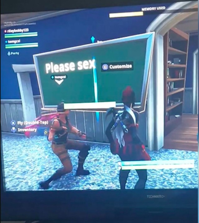 Teks 'Please sex' ditemukan oleh seorang ibu ketika mendampingi anaknya bermain game Fortnite