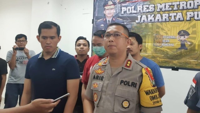 Pengemudi BMW, Senjata, Polres Metro Jakarta Pusat