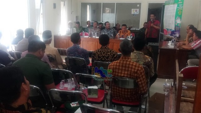 Rapat panitia Pemilihan Kepala Desa (Pilkades) Sukoharjo Kecamatan Kalitidu Bojonegoro, yang digelar pada Jumat (14/06/2019) di balai desa setempat.