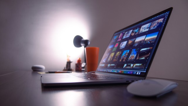 Laptop Apple MacBook Pro. Foto: Caio Resende via Pexels
