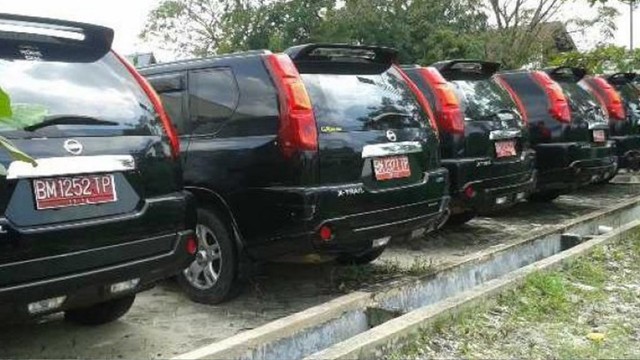 DERETAN mobil dinas Pemerintah Provinsi (Pemprov) Riau. 