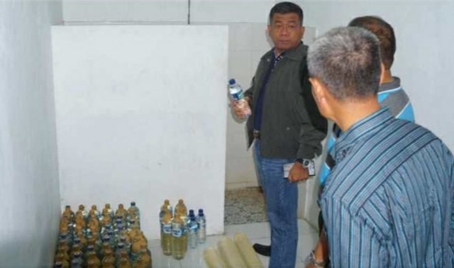 Lantamal XIV Sorong berhasil amankan 110 liter miras illegal dari Bitung, Sulawesi Utara. Foto: istimewa 