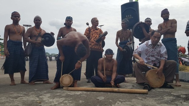 52+ Gambar Alat Musik Gong Waning Paling Bagus 52+ Gambar Alat Musik Gong Waning Paling Bagus