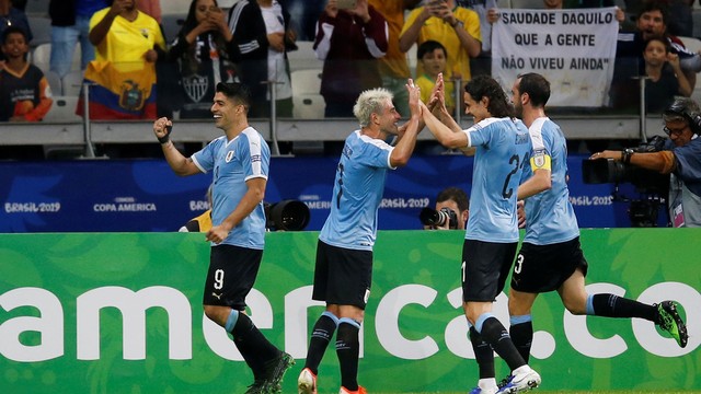 Pemain Uruguay berselebrasi merayakan gol ke gawang Ekuador. Foto: REUTERS/Luisa Gonzalez
