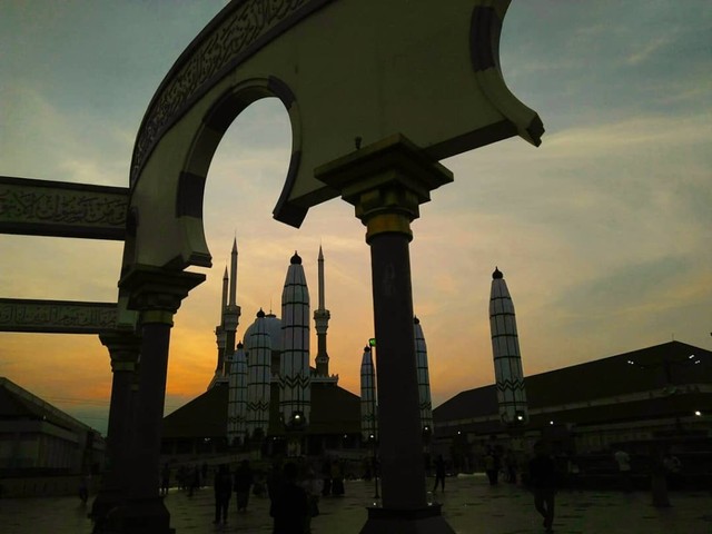 5 Cerita Mudik: dari Kehilangan Dompet hingga Pesona Masjid (82057)