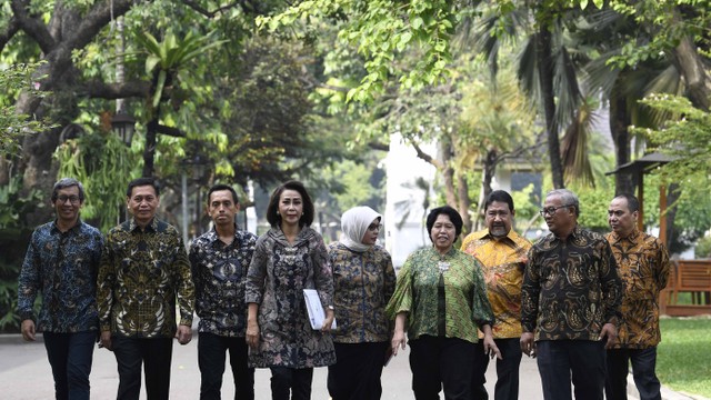 Anggota Pansel KPK usai bertemu Presiden Joko Widodo di Istana Kepresidenan, Jakarta, Senin (17/6). Foto: ANTARA FOTO/Puspa Perwitasari