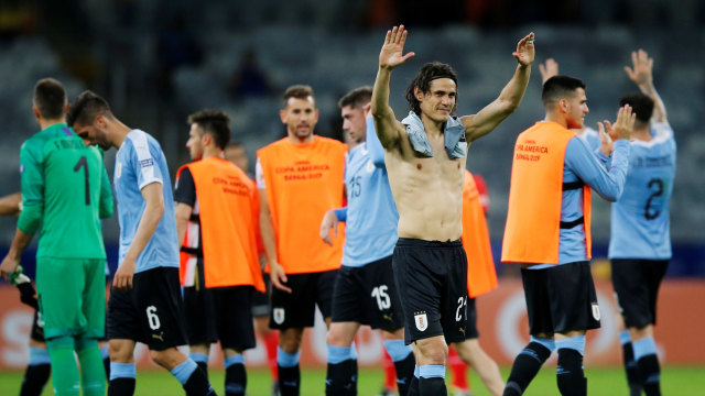 Edinson Cavani merayakan kemenangan Uruguay di laga perdana Grup C Copa America 2019. Foto: REUTERS/Luisa Gonzalez