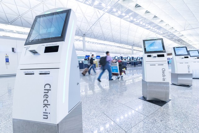 Ilustrasi konter check-in mandiri di bandara Foto: Shutter Stock