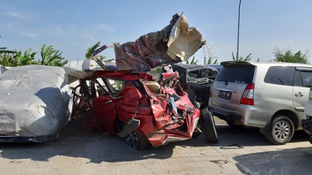 Mitsubishi Xpander, kecelakaan di Tol Cipali