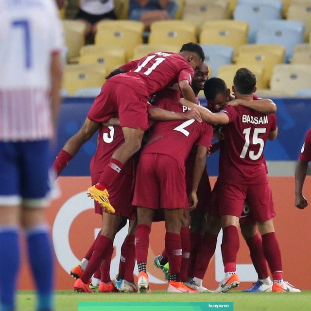 Timnas Qatar merayakan gol ke gawang Paraguay di laga Copa America. Foto: Ricardo Moraes/Reuters