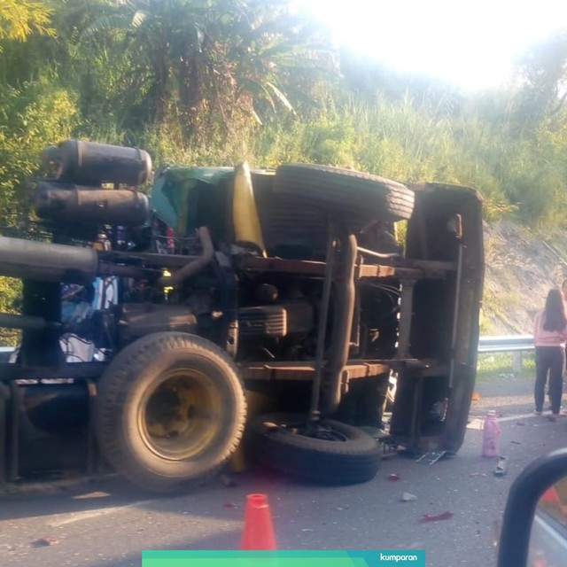 Kondisi kendaraan yang mengalami kecelakaan beruntun di Km 97 Cipularang. Foto: Dok. Bayu Priyanto