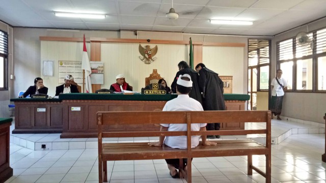 Eks Ketua Kadin Anak Agung Ngurah Alit Wiraputra di Pengadilan Negeri Denpasar Foto: Denita Br Matondang/kumparan