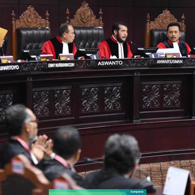 Mahkamah Konstitusi, Sidang Kedua MK, Hakim MK