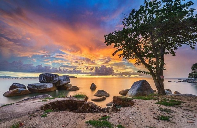 Kawasan Pantai Samudera, Bengkayang, kerap menjadi lokasi pilihan para fotografer landscape. Foto: Instagram/@ivan_koeniady