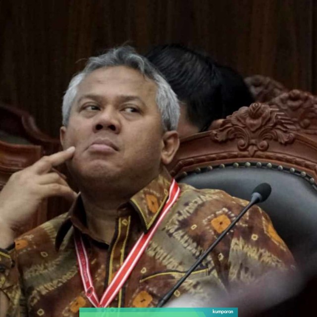 Ketua KPU, Arief Budiman (tengah) pada sidang lanjutan Perselisihan Hasil Pemilihan Umum 2019 di Gedung Mahkamah Konstitusi, Jakarta, Selasa (18/6). Foto: Fanny Kusumawardhani/kumparan