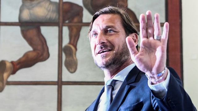 Francescco Totti kini jadi agen pemain. Foto: AFP/Filippo Monteforte