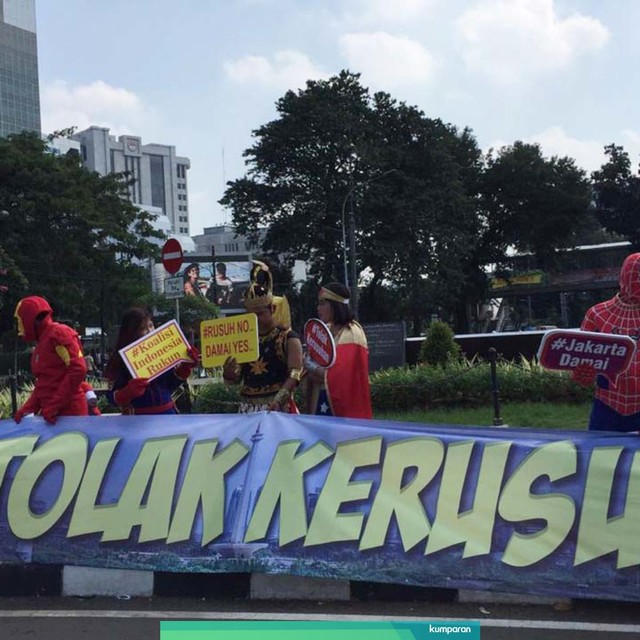Aksi Avenger di jalan Medan Merdeka Barat, Jakarta. Foto: Muhammad Darisman/kumparan