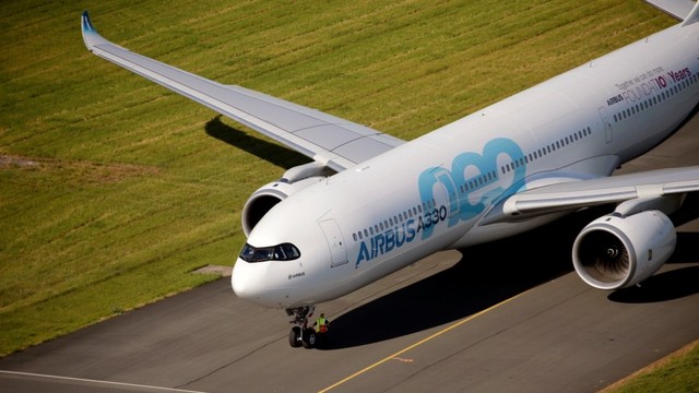 Airbus A330 NEO terlihat di gelaran Paris Air Show ke-53 di Bandara Le Bourget Paris, Prancis. Foto: REUTERS / Pascal Rossignol