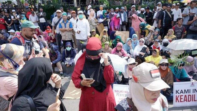Suasana aksi unjuk rasa di kawasan Jalan Medan Merdeka Barat, Jakarta, Selasa (18/6). Foto: Helmi Afandi/kumparan