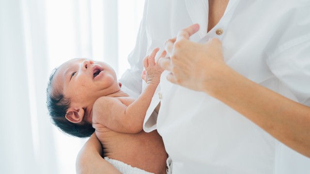 Ibu Baru Melahirkan Alami Kontraksi saat Menyusui, Apa Penyebabnya? Foto: Shutterstock