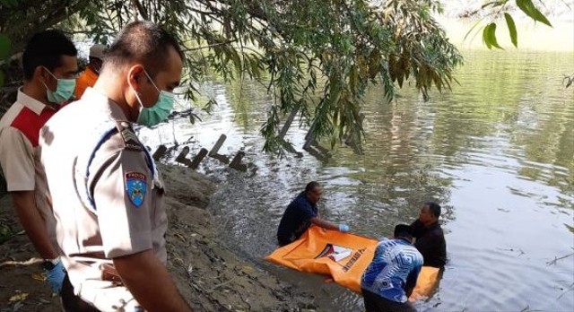 Sosok mayat yang ditemukan mengapung di sungai ternyata salah seorang narapidana yang kabur dari Rutan Lhoksukon, Aceh Utara. Foto: Dok. Polres Aceh Utara