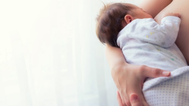 Refleks mengisap pada bayi saat menyusu. Foto: Shutterstock