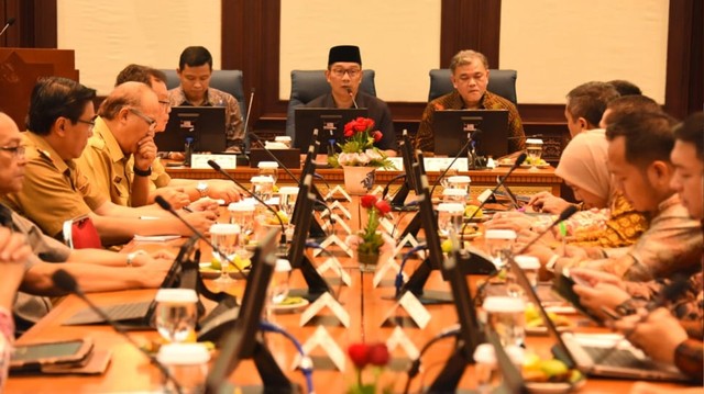 Suasana saat Gubernur Jawa Barat, Ridwan Kamil rapat bersama KPK di Gedung, Selasa (18/6). Foto: dok. Humas Pemprov Jabar.