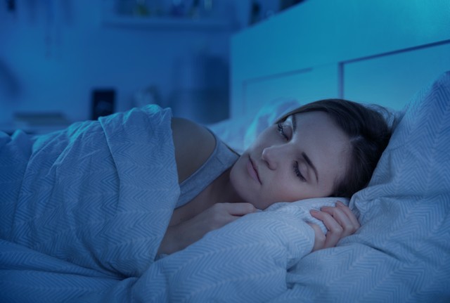 Ilustrasi Tidur dalam Keadaan Gelap Foto: Shutterstock