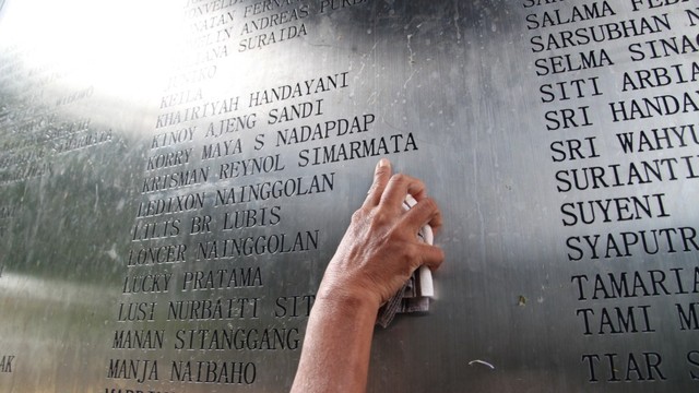Peringatan tenggelamnya KM Sinar Bangun, tugu KM Sinar Bangun, di Simalungun, Sumatera Utara