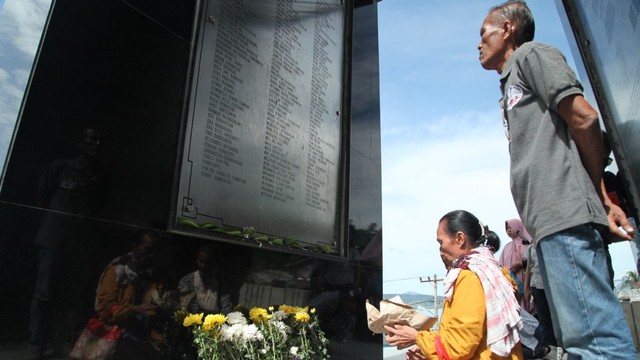 Peringatan tenggelamnya KM Sinar Bangun, tugu KM Sinar Bangun, di Simalungun, Sumatera Utara