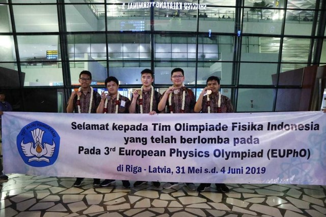 com-Tim Olimpiade Fisika Indonesia pada 3rd European Physics Olympiad 2019. Foto: Dok. Dikdasmen