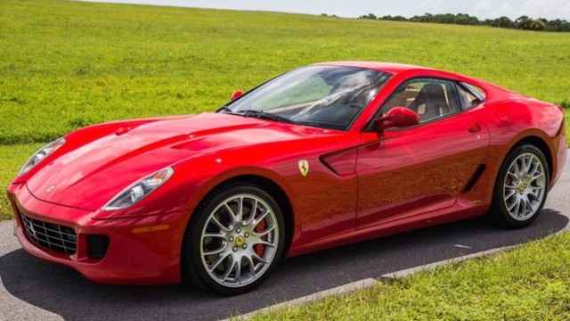 Intip Koleksi Mobil Lewis Hamilton Juara Dunia Formula 1 Tujuh Kali (274545)