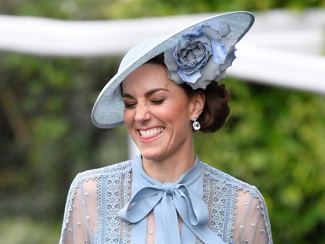 Tampilan Kate Middleton di Royal Ascot. Foto: REUTERS/Toby Melville