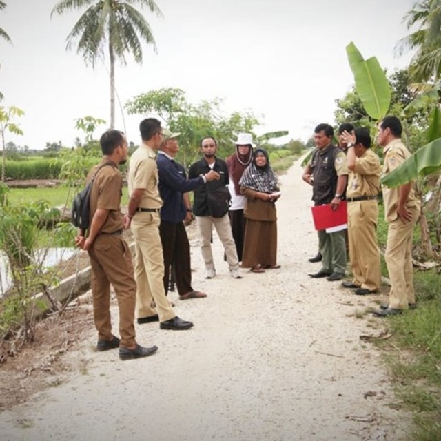 Tim verifikasi Proklim Kementerian LHK saat inspeksi penilaian ke Desa Danda Jaya, Kecamatan Rantau Badauh, Kabupaten Barito Kuala pada Selasa, 18 Juni 2019. Foto: Humpro Batola