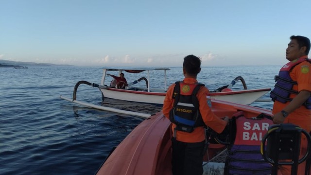 Basarnas terus melakukan pencarian. Namun sampai Rabu (19/6) masih belum ada tanda-tanda penemuan turis yang hilang - kanalbali/KR7