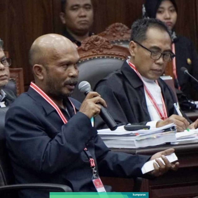 Saksi dari pihak BPN, Idham Amiruddin, memberikan keterangan pada sidang Sengketa Pilpres 2019 di Gedung Mahkamah Konstitusi, Jakarta, Rabu (19/6). Foto: Fanny Kusumawardhani/kumparan