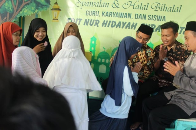 Suasan Halal Bi Halal di  SD Islam Terpadu (SDIT) Nur Hidayah pada Selasa (18/6/2019). (Tara Wahyu N.V.)