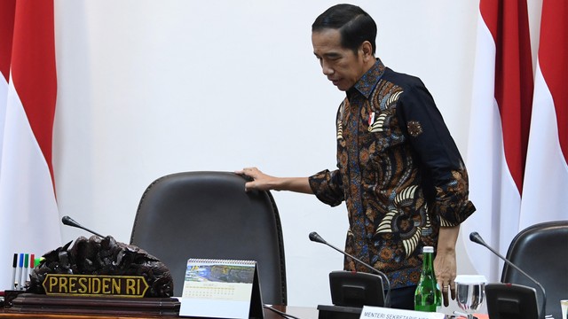 Presiden Joko Widodo bersiap memimpin rapat. Foto: ANTARA FOTO/Wahyu Putro A