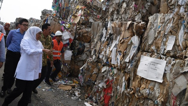 Tumpukan Sampah Impor
