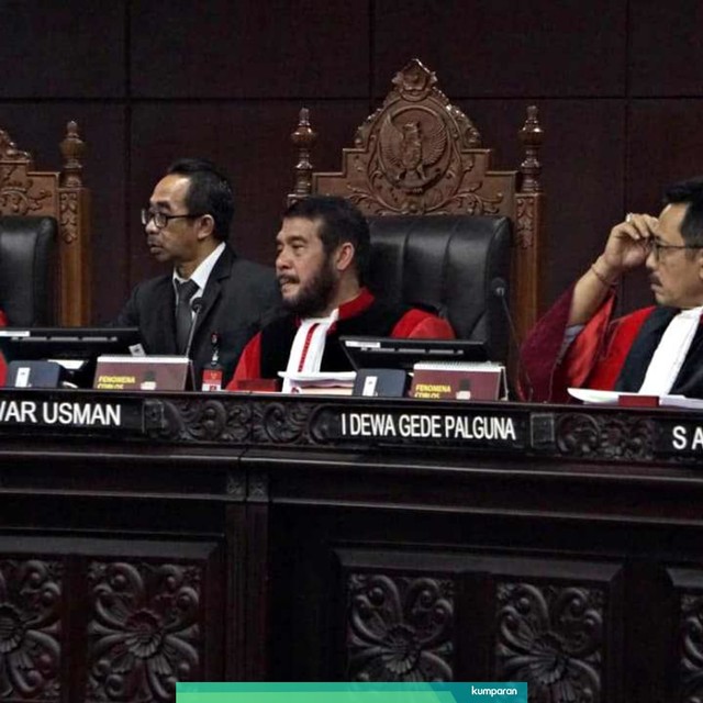 Hakim Mahkamah Konstitusi saat sidang Perselisihan Hasil Pemilihan Umum (PHPU) di Gedung Mahkamah Konstitusi, Jakarta, Rabu (19/6). Foto: Fanny Kusumawardhani/kumparan